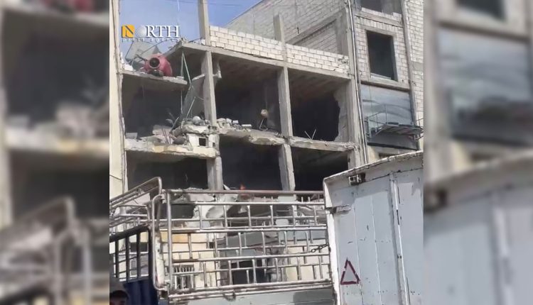 سقوط صـاروخ على بناء سكني في المنطقة الصناعية بمدينة السويداء- نورث برس