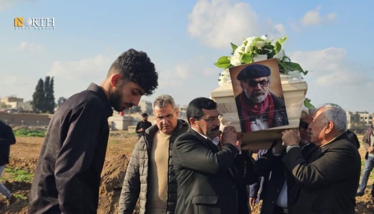 تشييع جــثمان الشاعر والأديب الكردي الراحل أحمد حسيني في مقبرة شرمولا بمدينة عامودا، غربي القامشلي – نورث برس