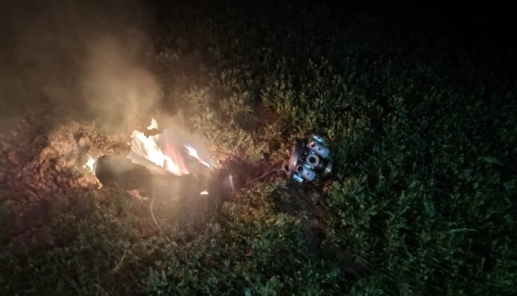 بقايا طائرات مسيّرة تصدت لها الدفاعات الجوية بقاعدة قسرك الأميركية في ريف الحسكة - متداول