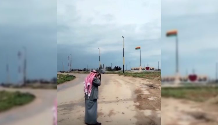 إطلاق النار على العلم الكردي عند دوار زوري في المدخل الجنوبي لمدينة القامشلي
