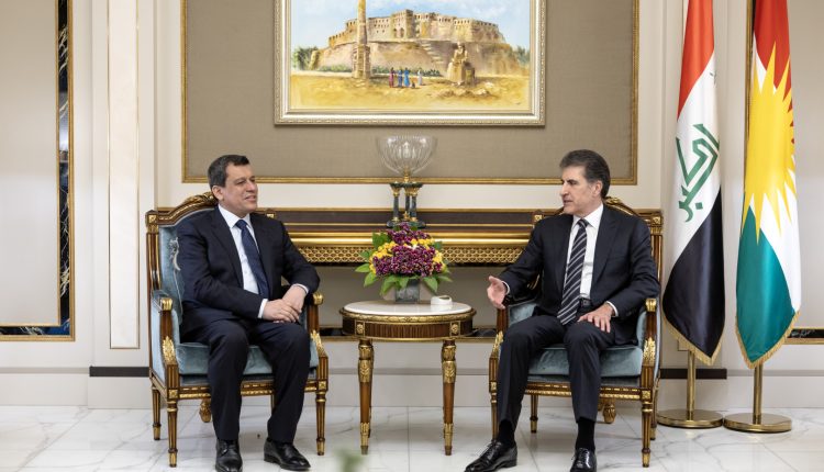 رئيس إقليم كردستان نيجيرفان بارزاني، وقائد قوات سوريا الديمقراطية الجنرال مظلوم عبدي - رئاسة الإقليم