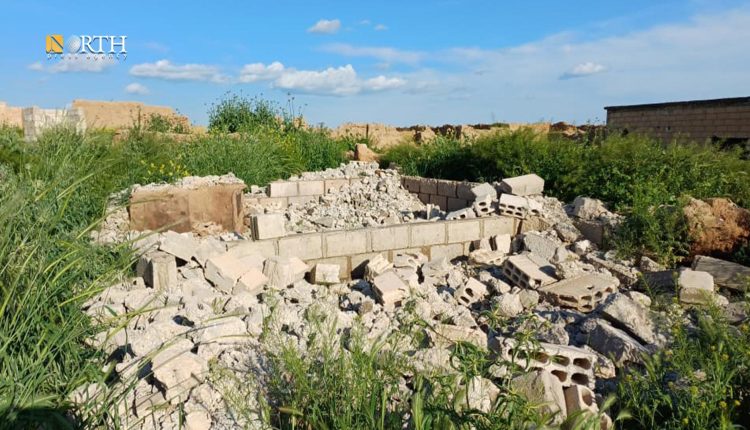 أثار الدمار بقرية القاسمية بريف تل تمر شمال الحسكة بعد خروج الفصائل المسلحة منها مؤخراً – نورث برس