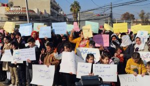 تظاهرة لنازحين من سري كانيه في مدينة القامشلي للمطالبة بحق العودة - نورث برس / أرشيفية