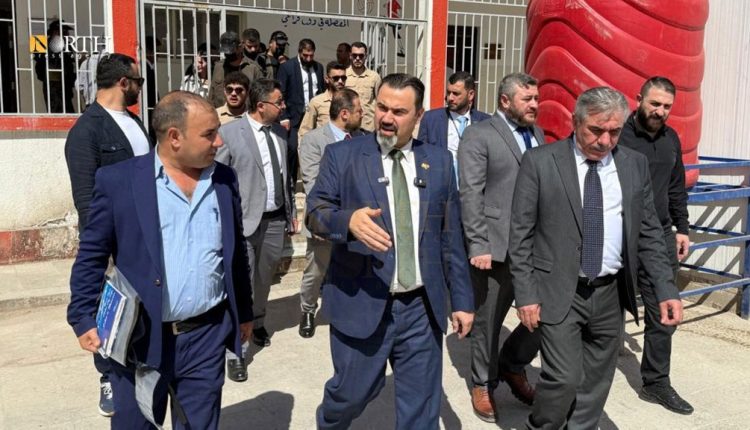 وزير التربية الدكتور محمد تركو ومحافظ الحسكة المهندس نورالدين أحمد يزوران مركز امتحاني في القامشلي - نورث برس