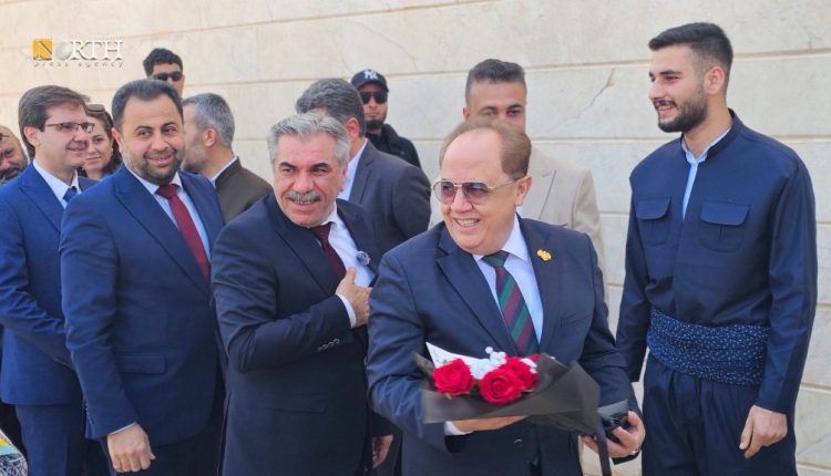 وزير التعليم العالي الدكتور مروان الحلبي يزور جامعة “روج آفا” في القامشلي