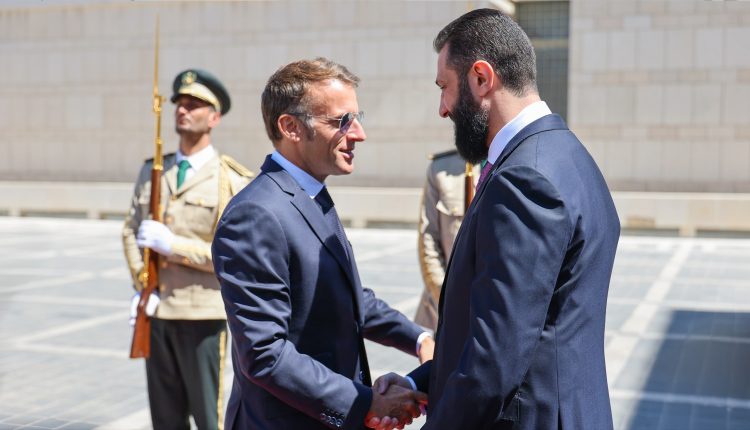 اجتماع الرئيس أحمد الشرع مع نظيره الفرنسي إيمانويل ماكرون في قصر الشعب بدمشق