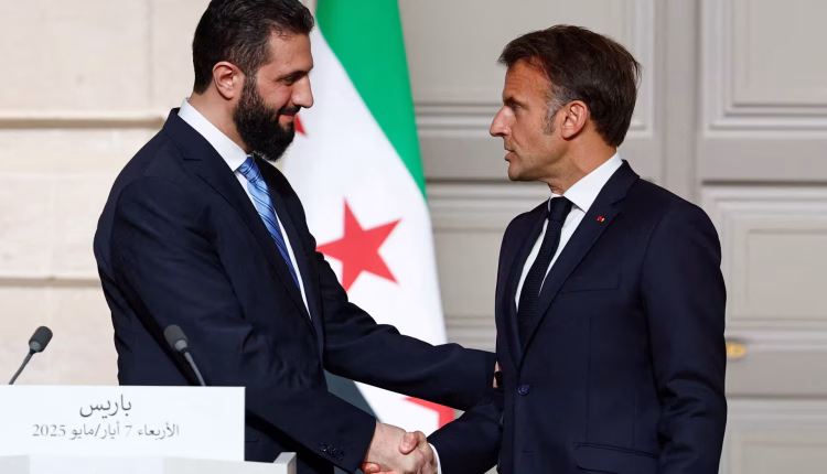 الشرع وماكرون بباريس في أيار من العام الماضي - أ ف ب