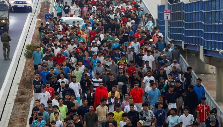 مهاجرون وصلوا سبتة قادمين من المغرب - رويترز