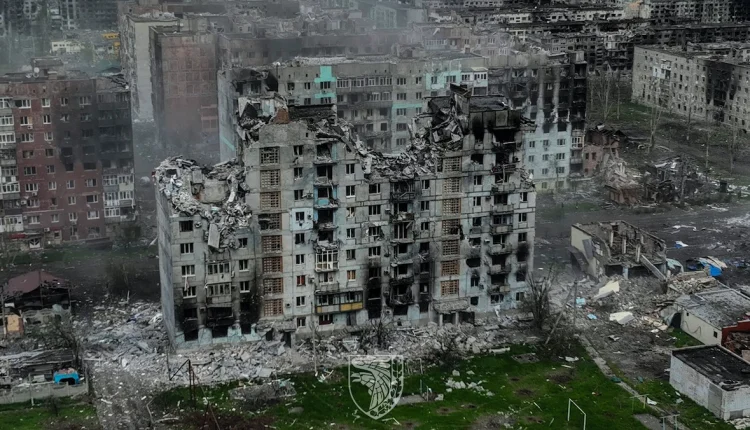 صورة جوية نشرتها الفرقة 93 الميكانيكية في الجيش الأوكراني بوقت سابق لحجم الدمار في باخموت