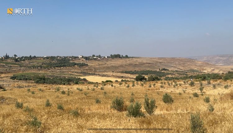 أطراف قرية معرية بريف درعا من الجهة الغربية وهو الحي الذي توغلت فيه القوات الإسرائيلية - نورث برس