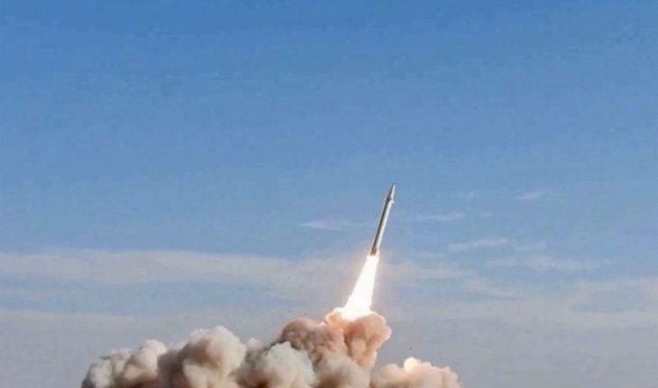 لحظة إطلاق صاروخ إيراني - أ ف ب