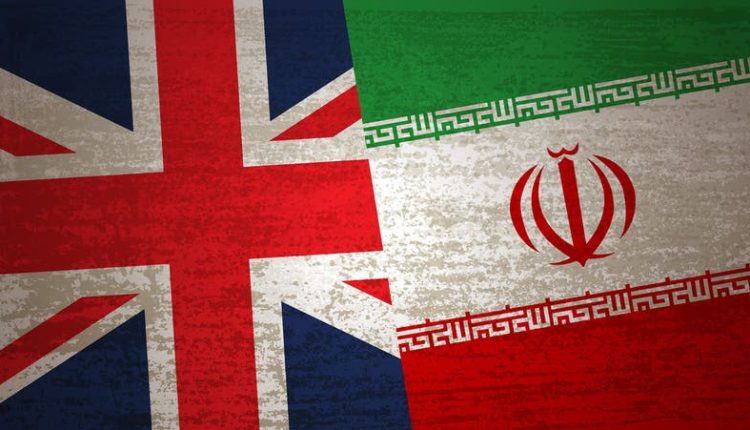 العلم البريطاني والإيراني
