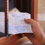 فاتورة على أبواب المصرف الزراعي في الرقة ـ نورث برس